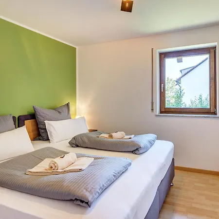Moderne Maisonette Mit Garten *