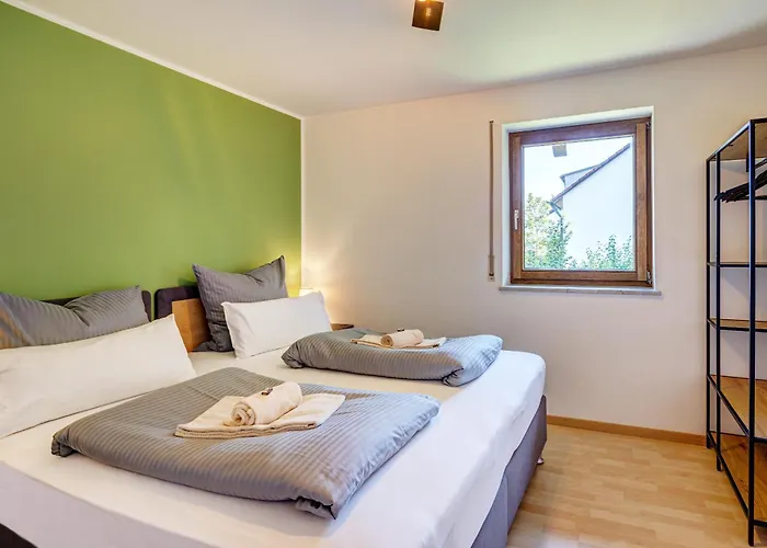 Moderne Maisonette Mit Garten *