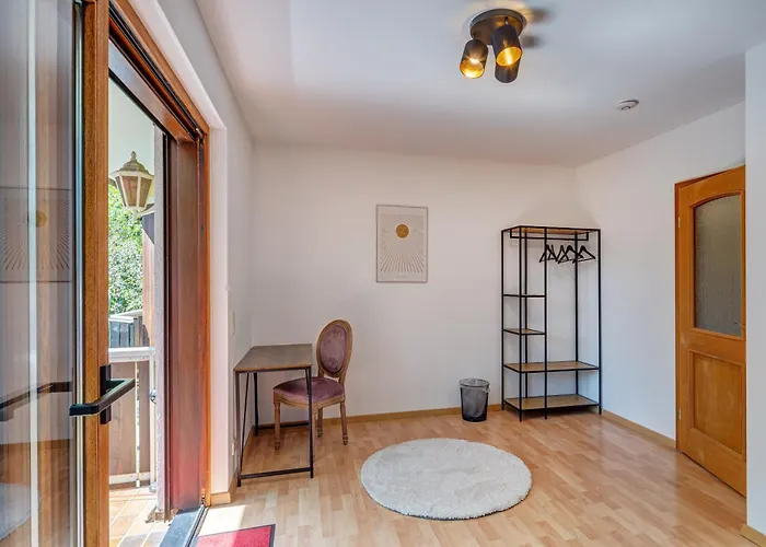 Апартаменты Moderne Maisonette Mit Garten